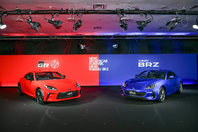 【第5位】4月5日、トヨタとスバルはコラボ開発のスポーツカー「86」と「BRZ」の新型を世界初公開。実に9年ぶりのフルモデルチェンジだ。BRZは今夏、86は今秋発売予定