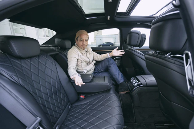 クロスステッチ入りのナッパレザーシートが採用されている