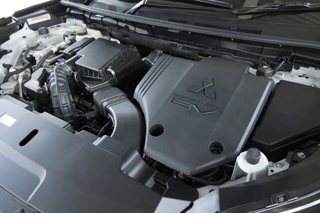 「より力強く」「より遠く」を実現すべく、新型はPHEVシステムの構成要素を刷新したという