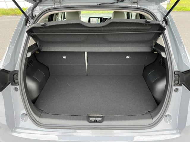 ラゲッジルームは後席を使用していても、スーツケースが４つ搭載できる