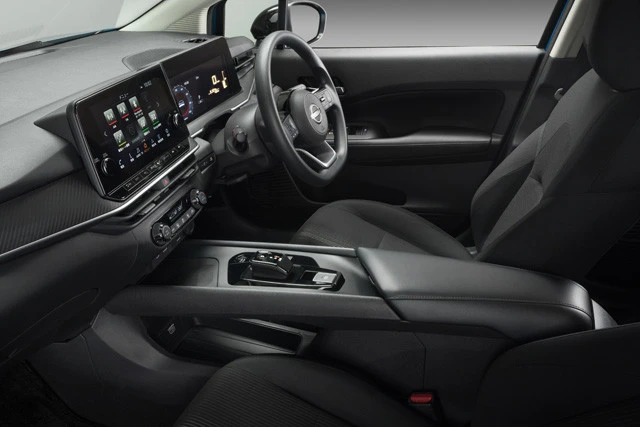 質感の高い内装。センターディスプレイは９インチ。ＴＦＴ液晶メーターは７インチだ