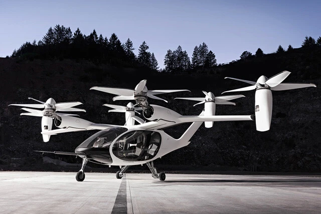 アメリカ「Ｊｏｂｙ　Ａｖｉａｔｉｏｎ（ジョビー・アビエーション）」〈４人乗り＋パイロットひとり〉航行速度：３２２ｋｍ／ｈ、航続距離：２４０ｋｍ　２００９年に設立されたベンチャー企業のジョビー・アビエーション。２０２４年に「空飛ぶタクシー」のサービスを開始予定。今年８月には米ニューヨーク証券取引所に上場を果たしている。トヨタ自動車は４００億円以上を出資するだけでなく、スタッフを派遣して製造面でのサポートも行なっている