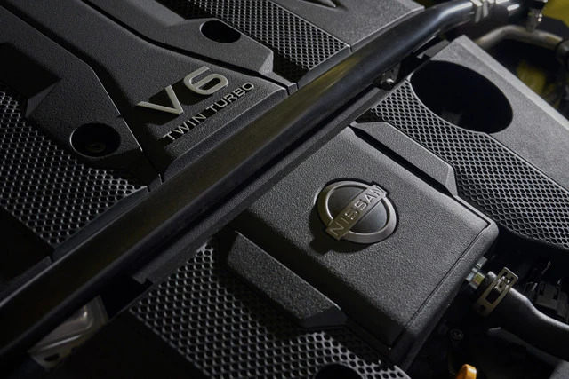 エンジンは3リットルのV6ツインターボガソリンエンジンを搭載。最高出力は405PS、最大トルク475Nmを発生