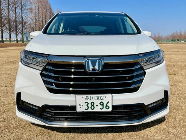 【オラつき第３位】ホンダ「オデッセイ」価格　３４９万５０００～４５８万円、目標値引き額　２０万円、リセールバリュー　Ｃランク、ボディサイズ　全長４８５５㎜×全幅１８２０㎜×全高１６９５㎜、発売　２０２０年１１月（一部改良）「車高が最も低く、床も低い。乗り心地もハンドリングもいい。自慢の２モーターハイブリもスムーズかつ燃費ピカイチだが、オラつき度は超低い」（小沢）