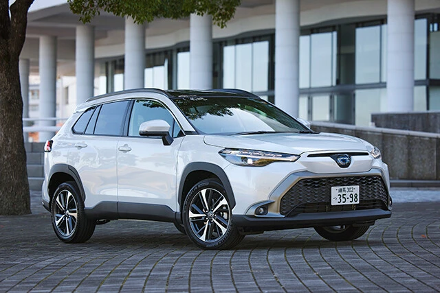 今年９月にデビューしたトヨタのコンパクトＳＵＶ・カローラクロス。販売数はカローラシリーズの半分以上を占めた