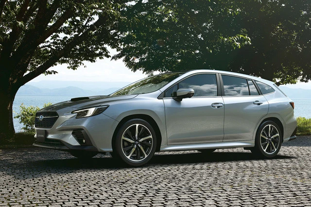 スバル「レヴォーグ」３１０万２０００～４０９万２０００円。昨年１０月にフルチェンジで２代目となったレヴォーグ。すべての性能が高いワゴンで、日本カー・オブ・ザ・イヤーも戴冠！