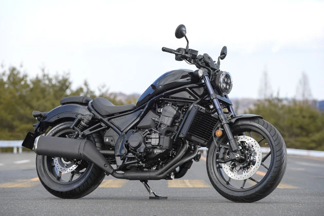 【第2位】ホンダ レブル1100 デュアル・クラッチ・トランスミッション 3月11日発売予定 価格121万円 ホンダの売れ筋であるレブル250、レブル500に続いて、レブル1100が登場! エンジンはアフリカツイン系の2気筒をびんびん搭載だ