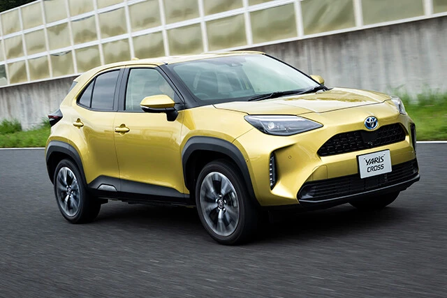 自動車販売の総合ランキングでトップ争いを繰り広げるヤリスシリーズのSUVを支えるヤリスクロス。価格は179万8000~281万5000円