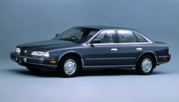 1989年に日産から発売された「インフィニティQ45」。18金製やダイヤの鍵も用意。価格は520万~630万円