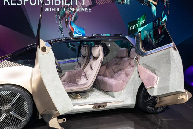 全長は４０００㎜しかないが、４名がしっかりくつろげる室内空間を確保しているのがポイントだ