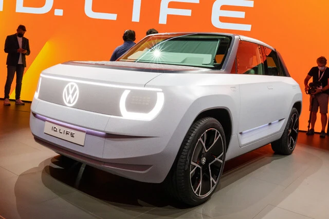 次点2「フォルクスワーゲン ID.ライフ」フォルクスワーゲンは、2025年に市場投入予定のシンプルなデザインの小型EVをぶっ込んできた。航続可能距離は400㎞