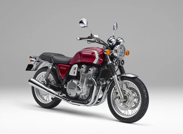 CB1100EXファイナルエディション 発売:11月25日 価格:136万2900円 EXのファイナルエディションは前後のフェンダーほか各部をクロムメッキで仕上げた。伝統的なスタイルをより際立たせている