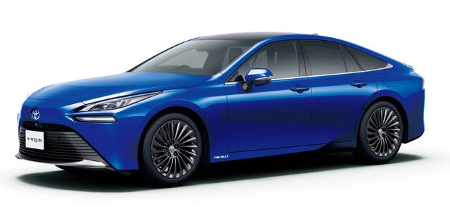 昨年末、２代目にフルモデルチェンジした燃料電池車（ＦＣＶ）のミライ。トヨタはＨＶ、ＥＶ、ＦＣＶをそろえ、全方位で電動化の波に対応できる