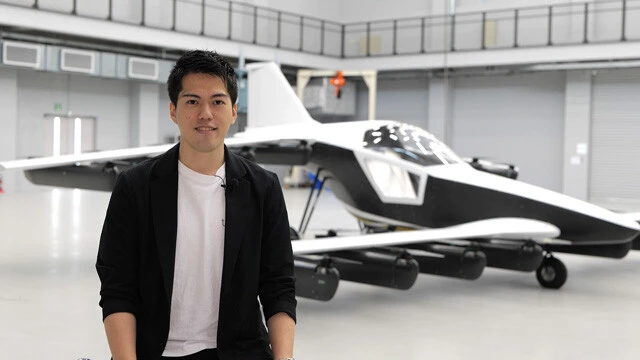 テトラ・アビエーションの中井佑代表（左）