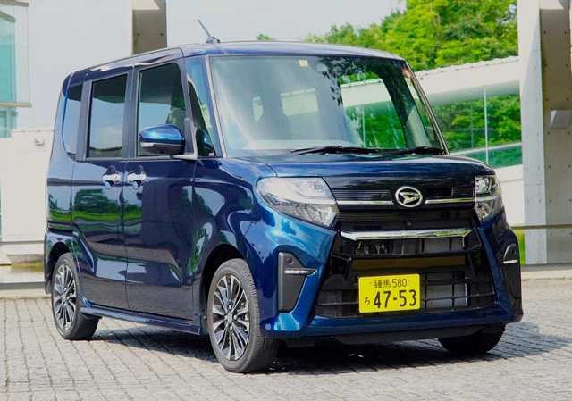 走りも装備もファーストカー、ダイハツ「タント」発売日…２０２０年１２月（一部改良）、価格…１３４万２０００～２００万２０００円、リセールバリュー…Ｂランク、値引き目標額…１３万円。ミラクルオープンドアの使い勝手や乗降性はライバルを圧倒する。エンジンはＮＡとターボモデルの２種類を用意する【総合評価　軽自動車逸脱度★★★☆☆、実用度★★★★★、男がたぎる度★★☆☆☆】