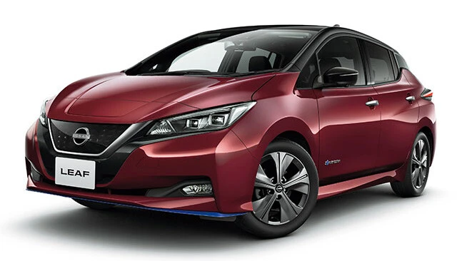 日産「リーフ」ＷＬＴＣモード：３２２～４５８㎞（一充電走行距離）、価格：３３２万～４９９万８４００円、発売：２０１７年１０月、値引き：２５万円、リセールバリュー：Ｃ。日本が世界に誇る電気自動車。今年５月に一部仕様を変更するとともに新グレード「アーバンクロム」を追加設定、上質なスタイルに仕上げている