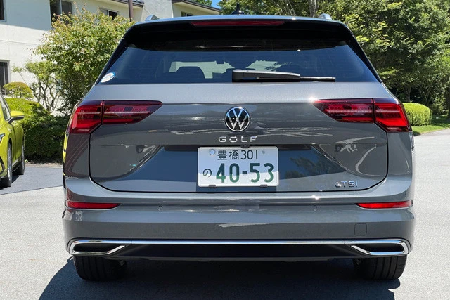 残念ながらオプションではあるが、電動で開閉可能となる「パワーテールゲート」を初採用している