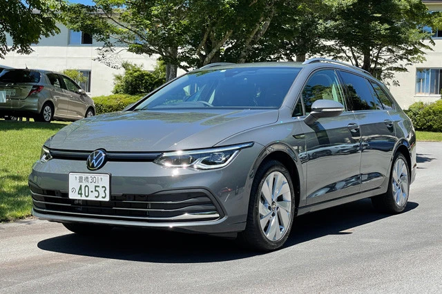 フォルクスワーゲン「ゴルフ　ヴァリアント」価格：３０５万６０００～３８９万５０００円、発売：２０２１年７月、値引き：８万円、リセールバリュー：Ｂ。コロナの影響で登場が遅れていたが、７月２８日、ついに日本発売となった６代目となる新型ヴァリアント。実に男前な顔だ