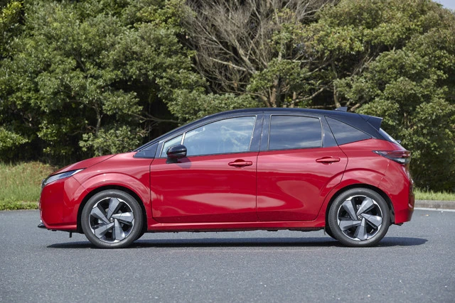 ボディサイズは全長4045mm×全幅1735mm×全高1525mm。3ナンバー化した