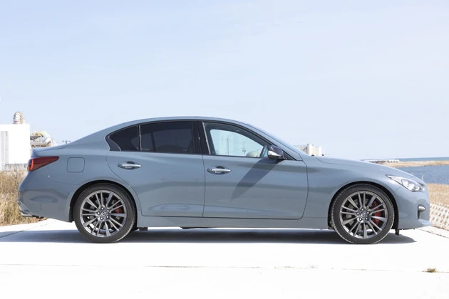海外では日産の高級ブランド「インフィニティ」から、Q50セダンとして販売中。ライバルは欧州の高級車勢だ