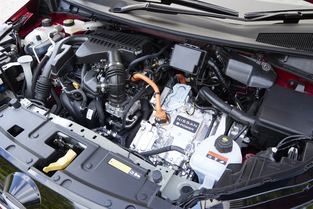 1.2リットルの発電用エンジンにモーターを組み合わせる。静かで力強い走りが自慢だ