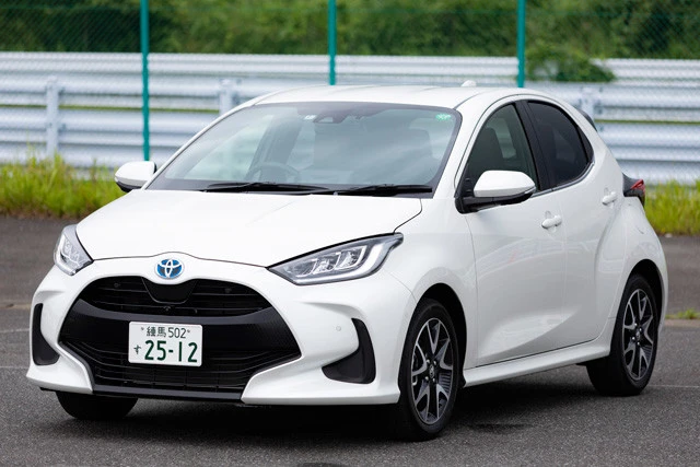 トヨタ「ヤリス」２０２０年２月発売、価格…１３９万５０００～２４９万３０００円、目標値引き額…５万円、お買い得グレー…１．５Ｇ、２０２０年４～９月の平均販売１万３２００台。スポーツカーの走りに近く、運転していて楽しいクルマだ。後席は大人の男性にはチト窮屈