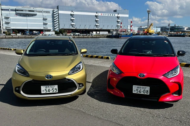 （右）トヨタ「ヤリス」価格：１３９万５０００～２５２万２０００円、発売：２０２０年２月、値引き：１３万円、リセール：Ｃ、ＷＬＴＣモード燃費：３６㎞／Ｌ　（左）トヨタ「アクア」価格：１９８万～２５９万８０００円、発売：２０２１年７月、値引き：８万円、リセール；Ｃ、ＷＬＴＣモード燃費：３５．８㎞／Ｌ