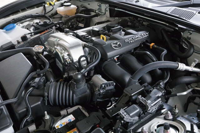 エンジンはロードスターが1.5L。最高出力は132PS。ロードスターRFは2L。最高出力は184PSだ