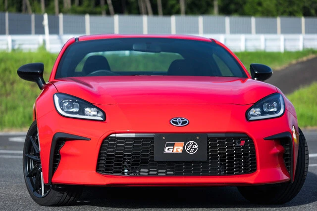 トヨタ「GR86」価格:279万9000~351万2000円、発売:2021年10月、値引き:5万円、リセールバリュー:A。GR86は2012年にデビューした「86」の2代目である。初代と同じくスバルと共同開発されたFRのスポーツカーだ