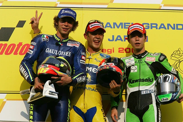２００４年の日本ＧＰ（ツインリンクもてぎ）では玉田優勝、２位ロッシ、３位中野というドラマのような表彰台が実現した。（写真／竹内秀信）