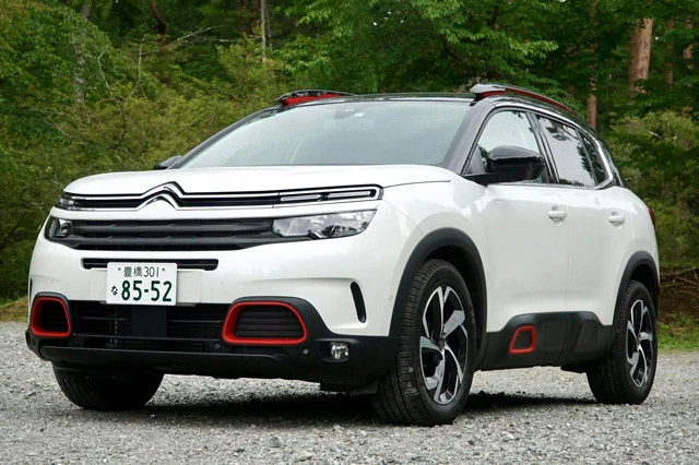 快適性を追求したＳＵＶ・シトロエン「Ｃ５エアクロスＳＵＶ」価格４１５万～４３８万円。シトロエンらしいクセの強いデザインが魅力。ガソリン車とディーゼル車を用意
