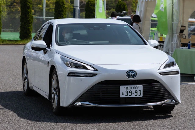 トヨタ「ミライ」価格　８４５万～８６０万円（アドバンストドライブ搭載車）４月１２日に発売されたミライに「自動運転レベル２」相当の運転支援機能が搭載。トヨタ初のハンズオフを実現。機能は下のＬＳと一緒