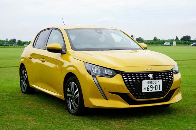 ピュアＥＶも設定！　プジョー「２０８」価格２３９万９０００～４２３万円。昨年７月に登場したＦＦのコンパクトハッチバック。ガソリン車とＥＶを用意している