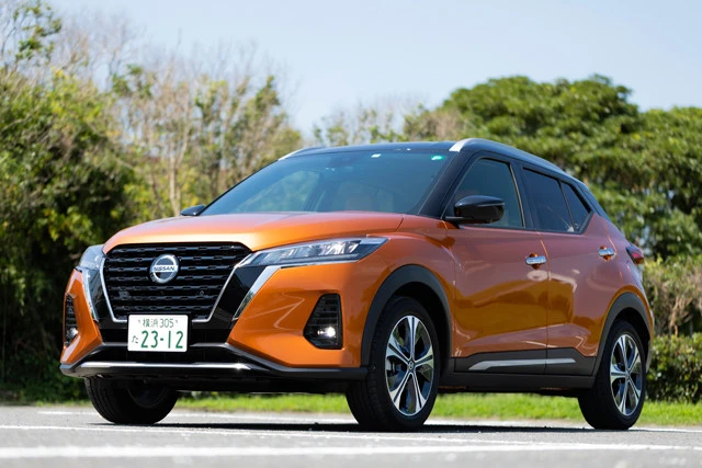 日産「キックス」発売:2020年6月、価格:275万9900~286万9900円、値引き:10万円、リセール:B、ボディサイズ=全長4290㎜×全幅1760㎜×全高1610㎜。海外ではガソリン車もラインナップされているキックスだが、日本国内では日産自慢の「e-POWER」専用車。ちなみにライバルより室内は広い