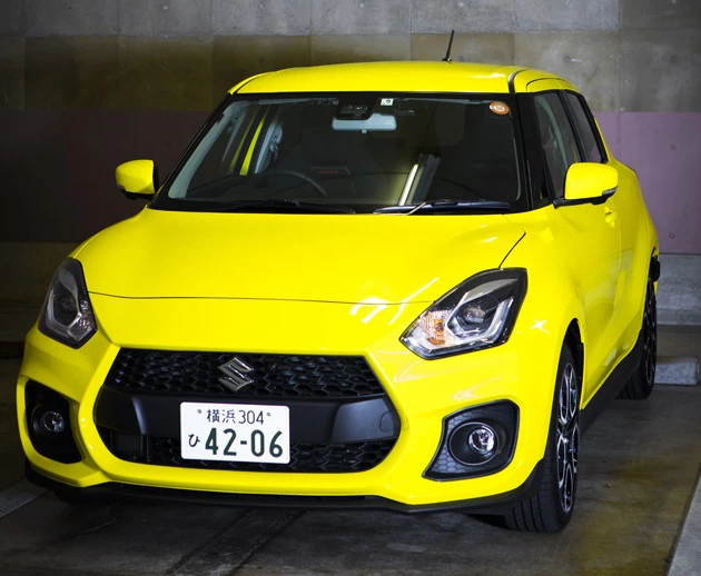 【第2位】スイフトスポーツ 価格:201万7400~208万8900円 ベストグレード:標準 値引き目標額:11万円 リセールバリュー:Bランク 世界累計販売500万台を軽く突破しているコンパクトホットハッチ。970kgの軽量ボディと6速MTの組み合わせは、マジで男を刺激しまくる!