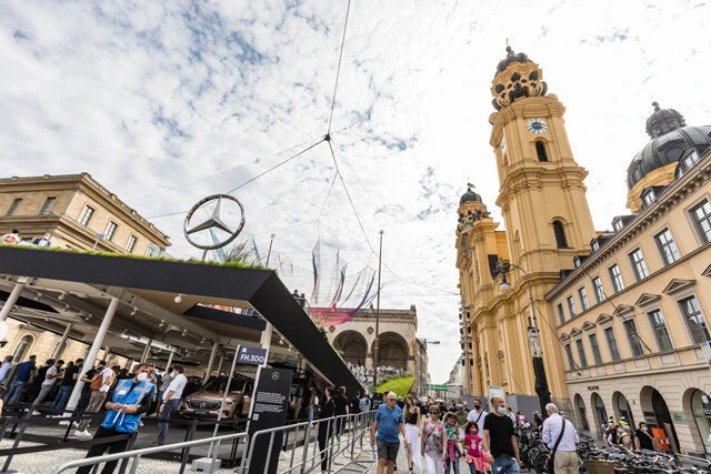 ミュンヘン市中心部にもＩＡＡの会場が点在した。屋外はノーマスクの人がほとんどだった