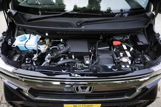 エンジンの最高出力は64PS。最大トルクは104Nm。上質で快適な走りが味わえる