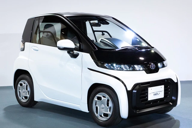 シーポッドは2019年に開催された東京モーターショーに試作車として出展された。このときは1回の充電で約100㎞の走行だった