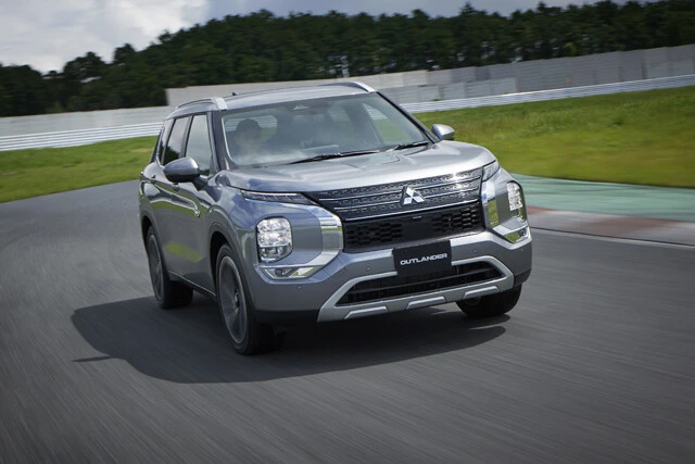 １２月発売の新型電動モデルを最速サーキット試乗！　２代目「アウトランダーＰＨＥＶ」は三菱の逆襲の切り札になるのか？