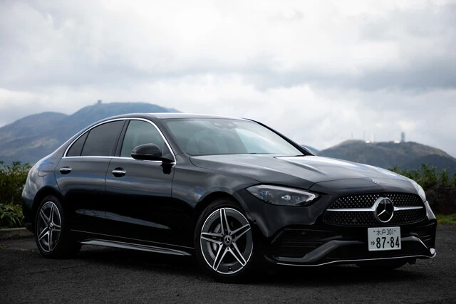 ５代目メルセデス・ベンツ　Ｃクラス　発売：２０２１年８月　価格：６５４万～７０５万円　リセール：Ｂ　値引き：１０万円　今回の試乗モデルはＣ２００アバンギャルド。ベーシックパッケージ、ＡＭＧラインなどのオプションを装着