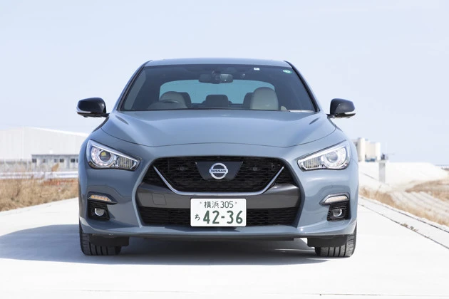 日産 スカイライン400R 価格:562万5400円 登場:2020年9月(一部改良) 値引き目標額:20万円 リセールバリュー:Aランク 2019年7月の大改良で、スカイラインに追加された新グレード「400R」。今回の試乗車は昨年9月に改良を受けた最新モデルだ