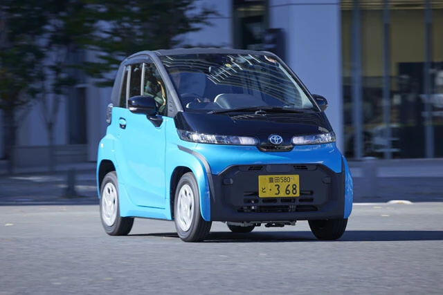 ふたり乗り超小型ＥＶ、トヨタ「Ｃ＋ｐｏｄ（シーポッド）」発売：２０２０年１２月、価格：１６５万～１７１万６０００円（法人向けの限定販売）。アクセルを踏み込んでも速度は出ないが力強さは感じる。エンジン音はないので、走行時はけっこう静かだ