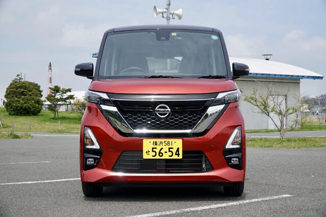 日産 ルークス 発売:2020年3月19日 価格:141万5700~213万2900円 リセール:B 値引き:15万円 エンジンは自然吸気とターボを用意している。日常の足として使う分には自然吸気で問題ない。人気グレードはスポーティ仕様のハイウェイスター。リセールもイイ