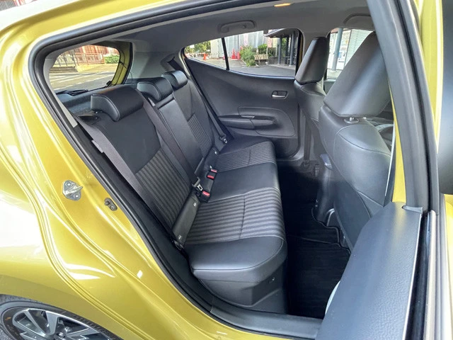 先代モデルは後席の狭さが悩みだったが、新型は後席空間をしっかり確保
