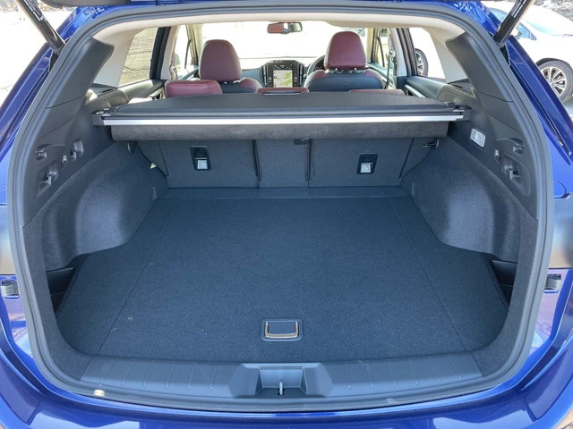 荷室容量は４９２Ｌ。フロアボードの下には、６９Ｌのサブトランクがある