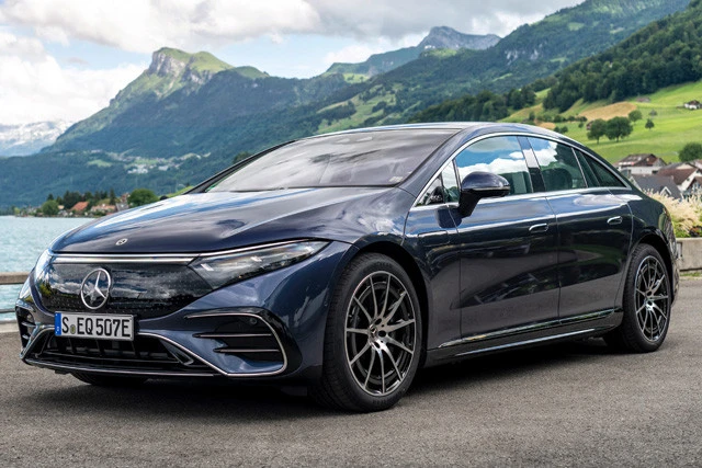 メルセデス・ベンツ「EQS」発売:2022年秋日本に導入予定、最大航続距離:780㎞。今回試乗したEQS450+は、ヨーロッパ市場では10万ユーロ(約1300万円)ぐらいで発売される見込み