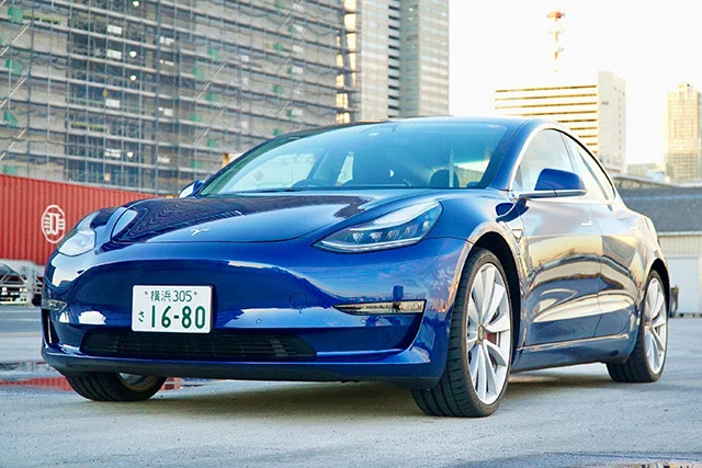 テスラ「モデル３」日本導入：２０１９年５月、スタンダードレンジプラス価格：４２９万円（８２万円値下げ）、ロングレンジ価格：４９９万円（１５６万２０００円値下げ）、パフォーマンス価格：７１７万３０００円（価格据え置き）、ＷＬＴＰ航続距離：４４８～５８０㎞