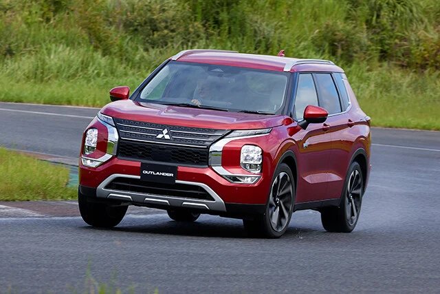 ３位　三菱　アウトランダーＰＨＥＶ