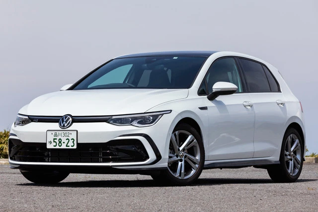 世界のベンチマーク・フォルクスワーゲン「ゴルフ」。発売:2021年6月、価格:291万6000~375万5000円、値引き:5万円、リセール:B+。8年ぶりのフルモデルチェンジにより、内装・外装共にスポーティなデザインに一新され、実に若々しくなった。ちなみに灯火類はフルLEDだ