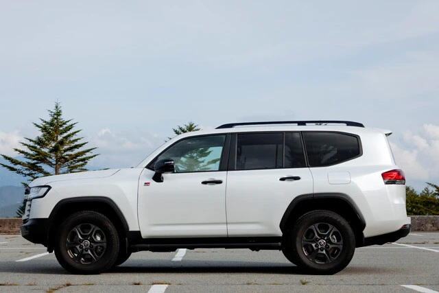 ボディサイズは全長4965㎜×全幅1990㎜×全高1925㎜。搭載エンジンは3.3LV6のディーゼルターボ。最高出力309PSを誇る